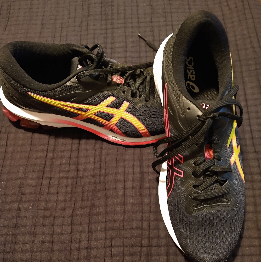 Asics size 10 stability running shoes